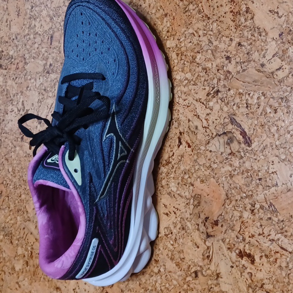 Mizuno x Roxy Wave Skyrise 5 Running Shoes Women's Size 8 NWOT - Picture 3 of 10
